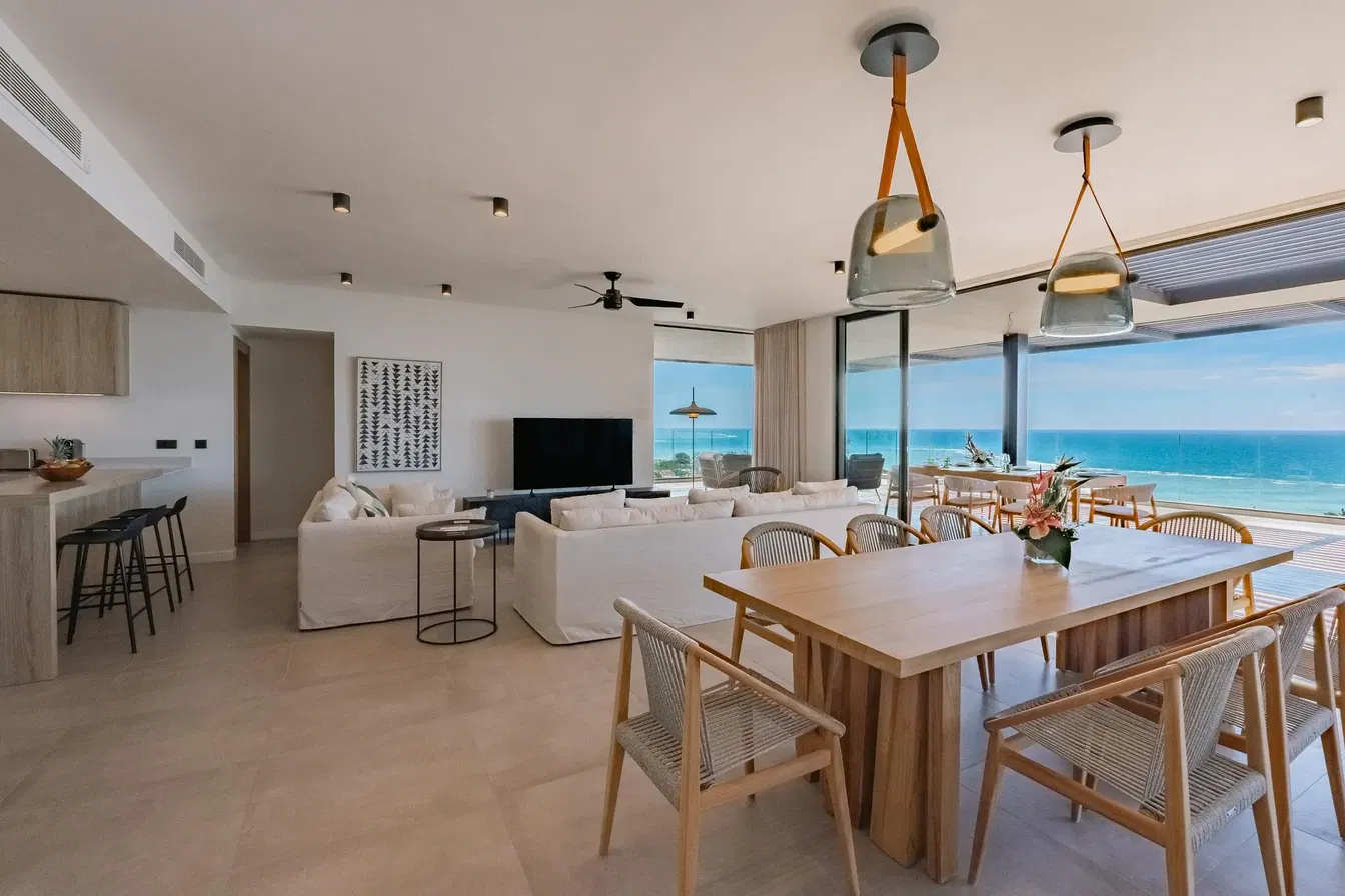 Oturma odası; manzara, doğal ışık, modern stil