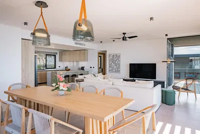 Oturma odası; doğal ışık, modern stil