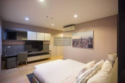 Schlafzimmer; holzboden, tageslicht, moderner stil