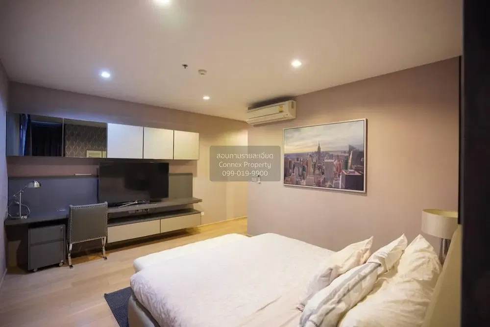 Schlafzimmer; holzboden, tageslicht, moderner stil