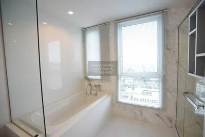 Badezimmer; tageslicht, renoviert, fliesenboden