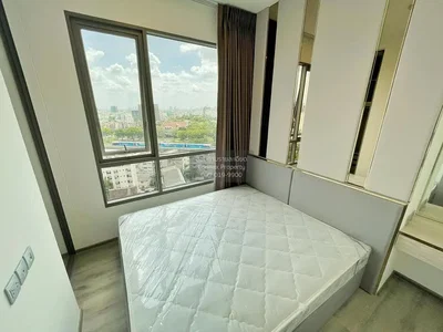 Chambre; vue, lumière naturelle, parquet