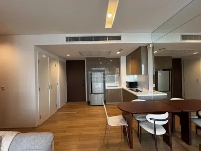 Kuchyně; dřevěná podlaha, přirozené světlo