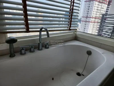 Badezimmer; blick, renovierungsbedürftig