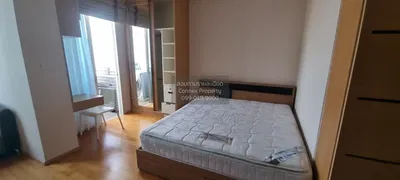 Schlafzimmer; tageslicht, holzboden