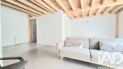 Дневна соба; дрвене греде, природно светло