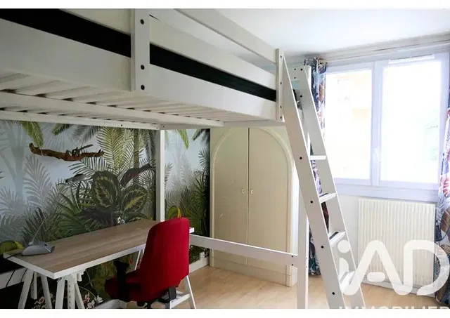 Kinderzimmer; holzboden, tageslicht