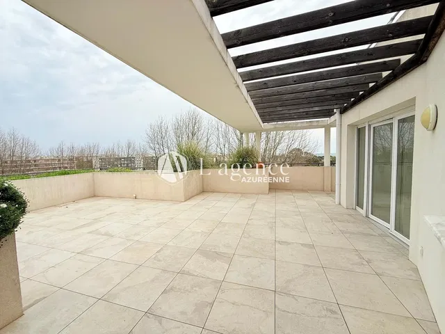 شرفة; أرضية من البلاط