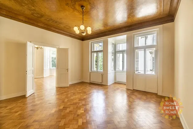 Soggiorno; pavimento in legno, luce naturale