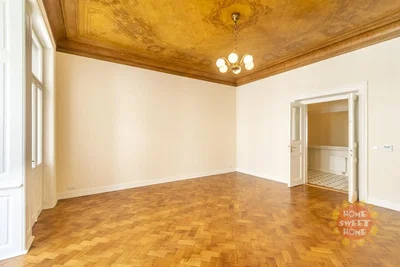 Soggiorno; pavimento in legno, luce naturale