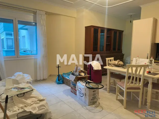 Kuchyně; dlažba, nutná rekonstrukce