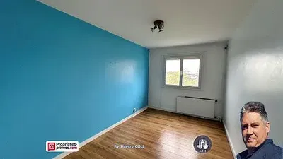 Yatak odası; ahşap zemin, doğal ışık, tadilatlı