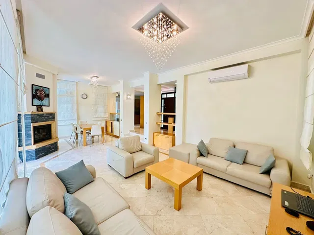 Σαλόνι; φυσικό φως, μοντέρνο στυλ, τζάκι