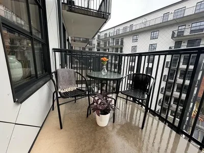 Balcon; vue, lumière naturelle