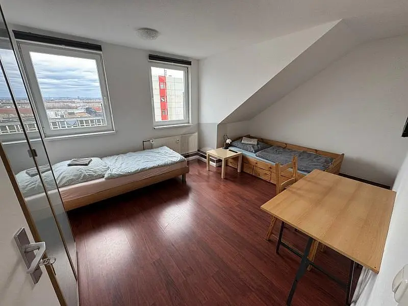 Slaapkamer; natuurlijk licht, houten vloer