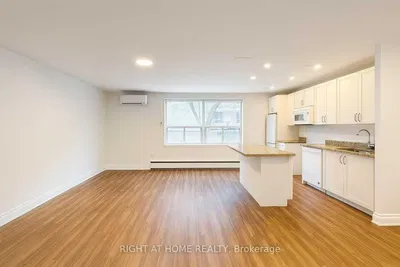 Кухиња; поглед, дрвени под, природно светло, реновиран