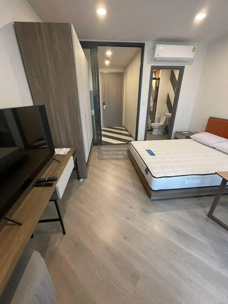 Slaapkamer; houten vloer, natuurlijk licht, moderne stijl