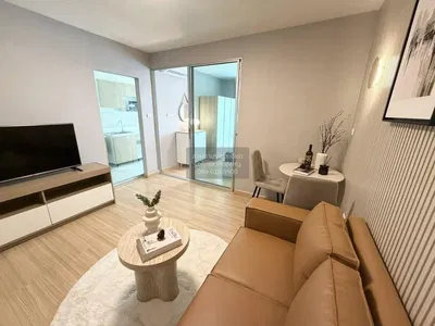 Obývačka; moderný štýl, drevená podlaha, prirodzené svetlo, po rekonštrukcii