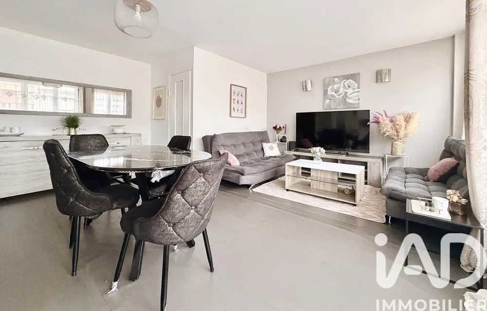 Oturma odası; doğal ışık, modern stil