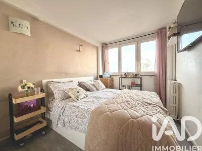 Yatak odası; doğal ışık, modern stil