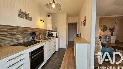Кухиња; кухињски апарати, природно светло, модерни стил