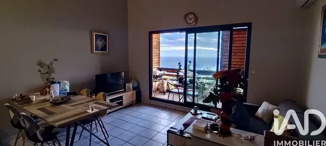 Salon; vue, carrelage, lumière naturelle