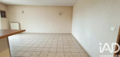 Dnevna soba; pločice, potrebna renovacija