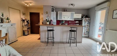 Kuhinja; kuhinjski aparati, pločice, prirodno svjetlo