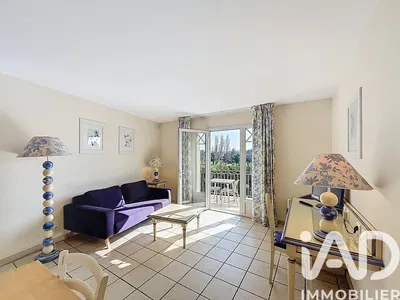 Дневна соба; плочице, поглед, природно светло