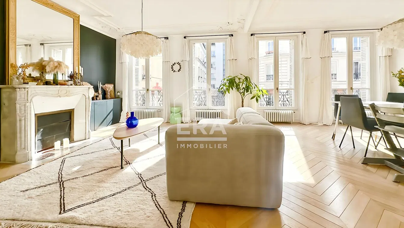 Oturma odası; manzara, şömine, doğal ışık, modern stil, ahşap zemin