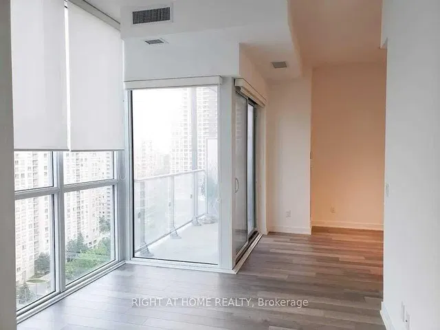 Salon; vue, parquet, lumière naturelle