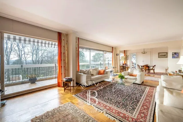 Wohnzimmer; blick, holzboden, tageslicht, moderner stil