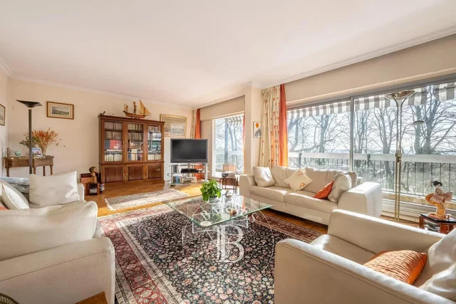 Wohnzimmer; tageslicht, holzboden, moderner stil