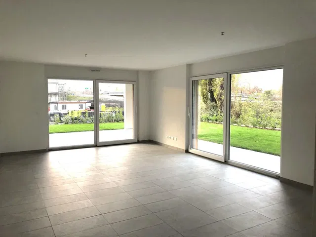 Wohnzimmer; blick, fliesenboden, tageslicht