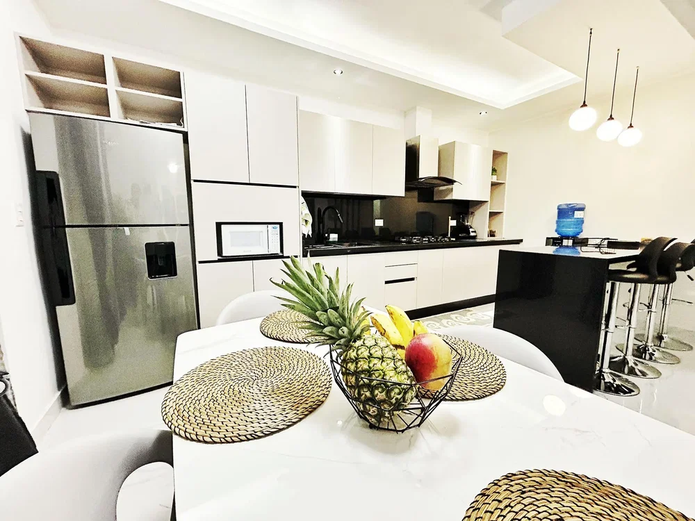 Cuisine; électroménager, lumière naturelle, style moderne