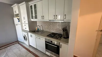 Kuhinja; kuhinjski aparati, pločice, renoviran, prirodno svjetlo, moderni stil