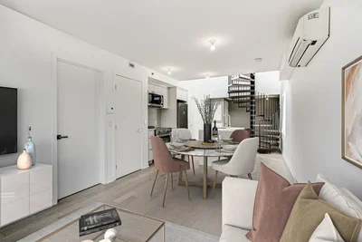 Salon; lumière naturelle, style moderne, parquet