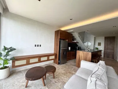 Soggiorno; pavimento in piastrelle, elettrodomestici, luce naturale, stile moderno