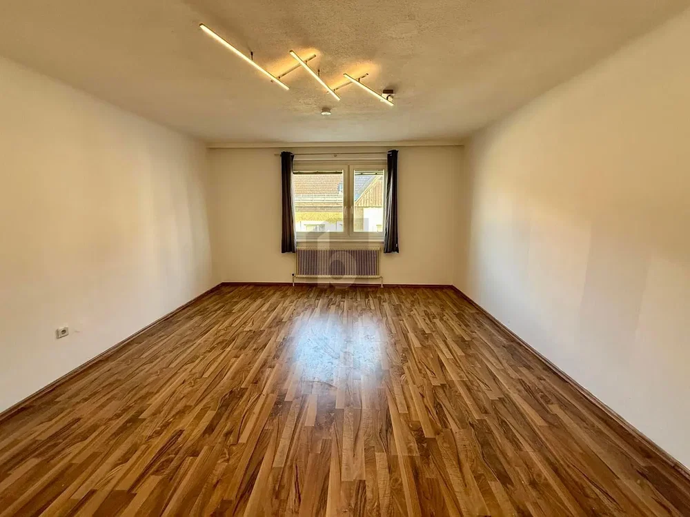 Υπνοδωμάτιο; ξύλινο πάτωμα, φυσικό φως