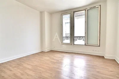 Salon; vue, parquet, lumière naturelle