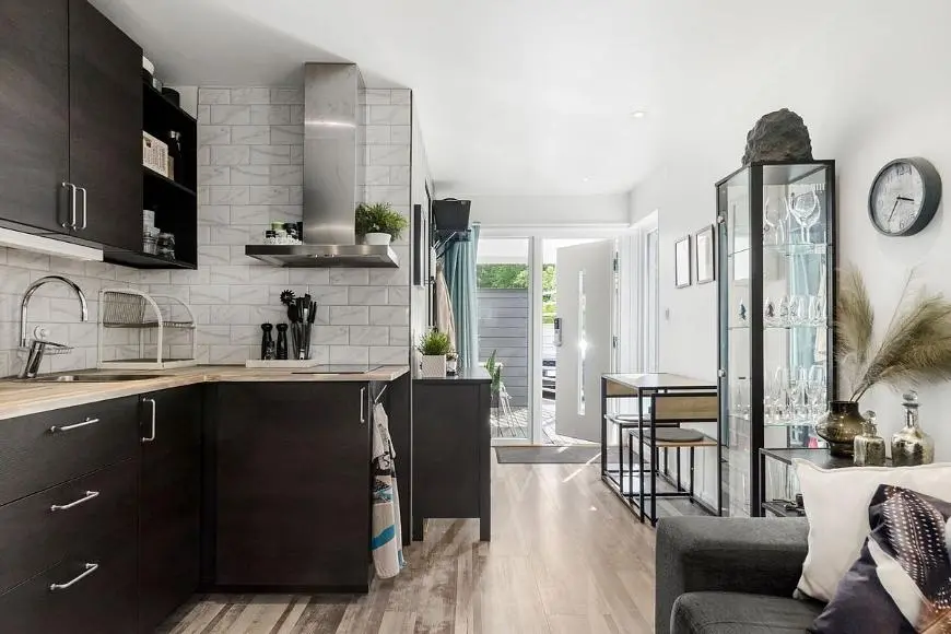 Cuisine; électroménager, lumière naturelle, style moderne