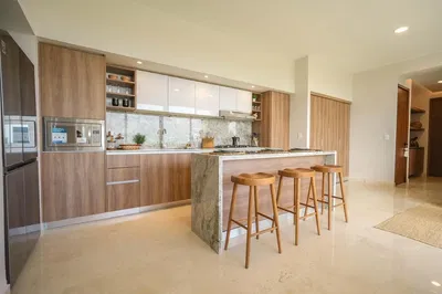 Küche; küchengeräte, tageslicht, moderner stil, fliesenboden, renoviert