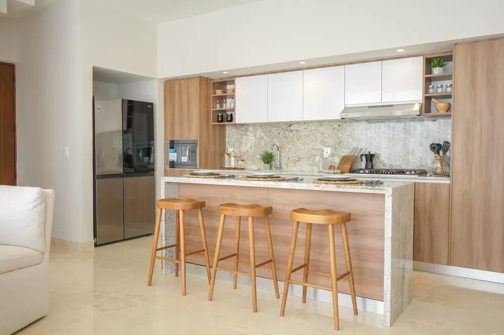 Küche; küchengeräte, tageslicht, moderner stil, fliesenboden, renoviert