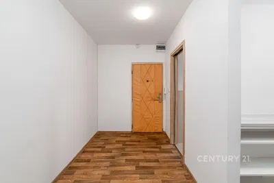 Garderobe; holzboden, tageslicht