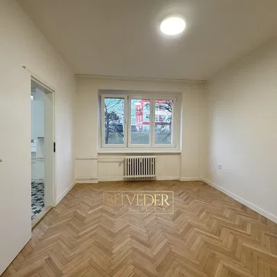 Wohnzimmer; blick, holzboden, tageslicht