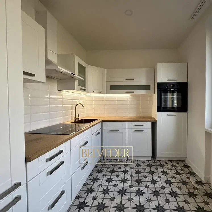 Küche; küchengeräte, fliesenboden, renoviert, tageslicht