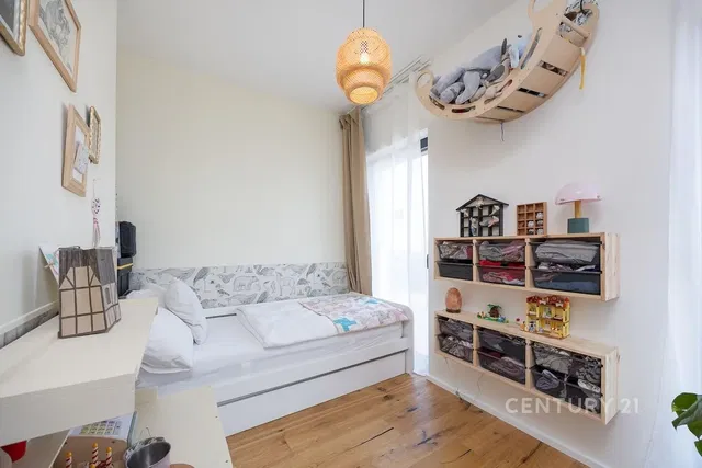 Kids room; wood floor, natural light, modern style