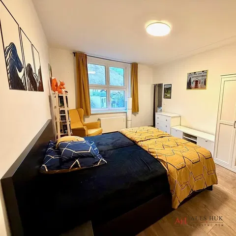 Camera da letto; luce naturale, stile moderno