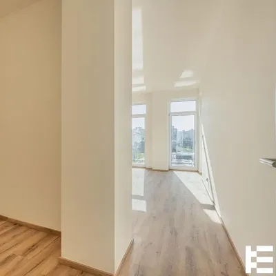 Ostatné; výhľad, drevená podlaha, prirodzené svetlo