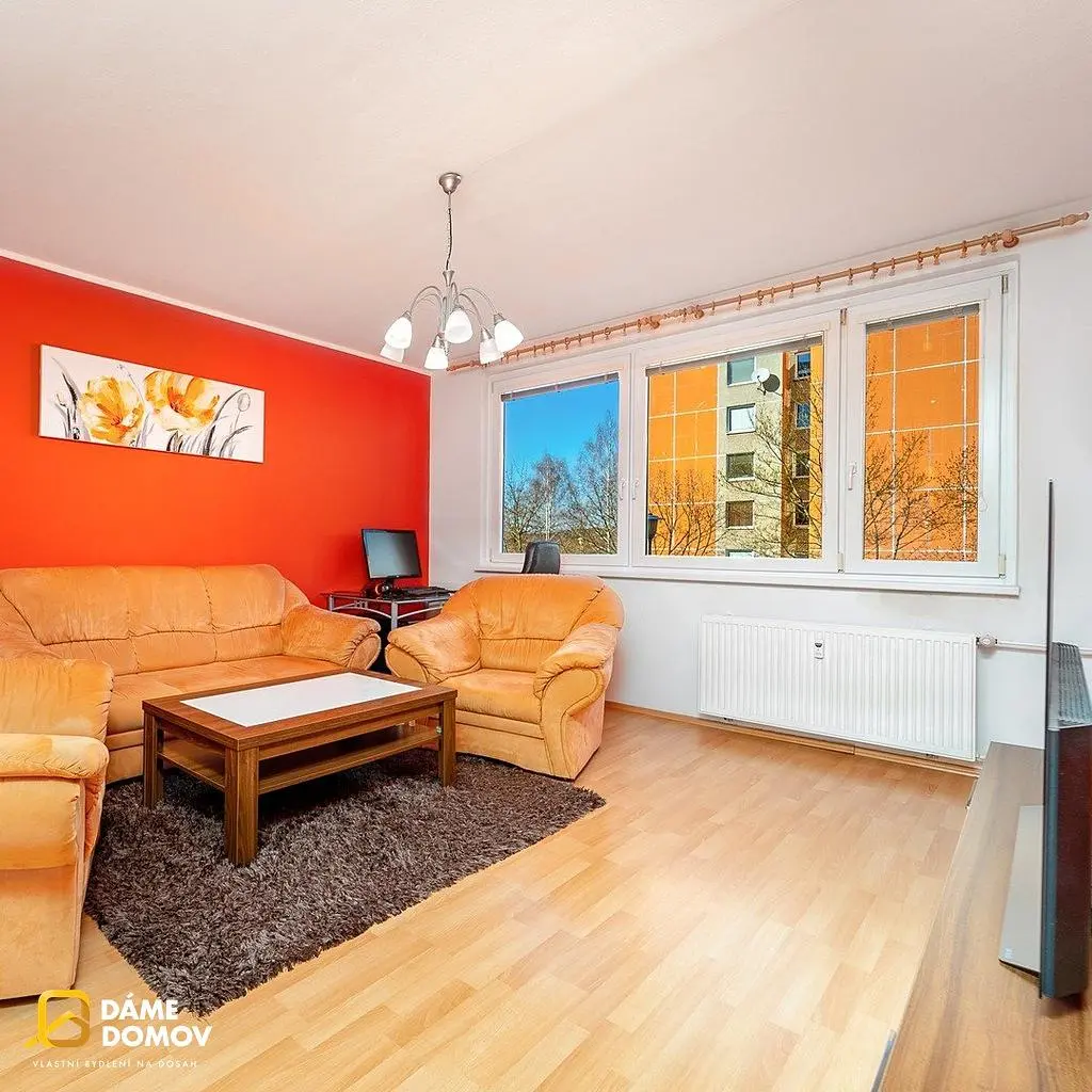 Oturma odası; doğal ışık, modern stil